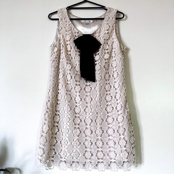 Forever New Dresses & Skirts - Forever New Floral Mini Dress with Black Bow